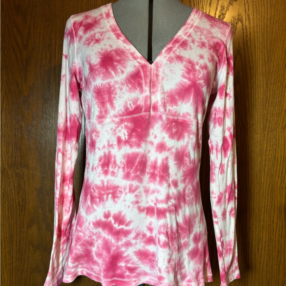 Currents Vibrant Pink Tie-Dye V-Neck Long Sleeve Top.